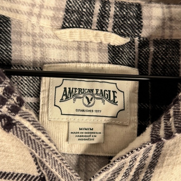 American Eagle Women’s Black & White Plaid Flannel Cropped Button Down Size M - Picture 5 of 10
